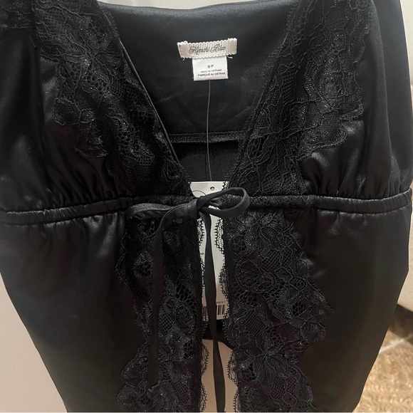 Tie Front Lace Camisole - Picture 2 of 4